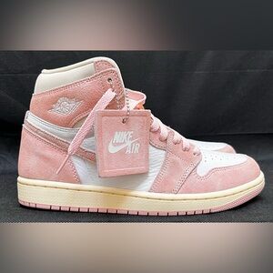Nike Air Jordan 1 Retro HI Sneakers / woman’s Size 8 (no box)